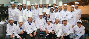 大鸡巴插入小小穴真人视频中餐学员上课花絮